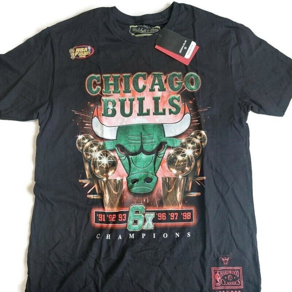 Mitchell & Ness Mens Size L Chicago Bulls 6x Champions T-Shirt Black Green